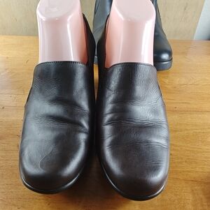 Dansko dark brown leather comfort shoes in women’s EU size 39 US women’s 8.5–9